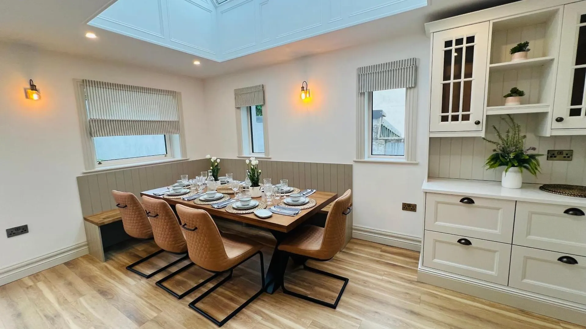 Luxurious 5Star Retreat On Westports Main Street Villa
